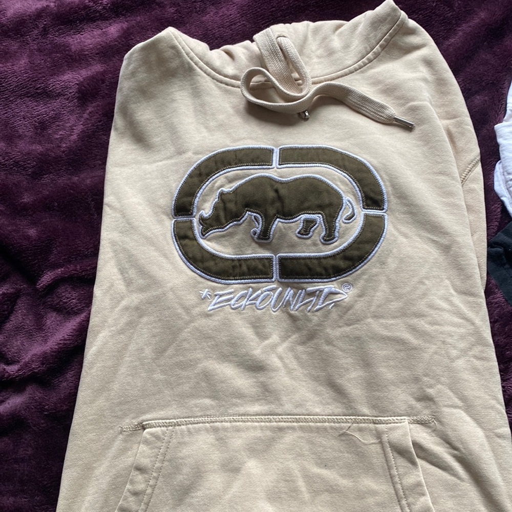 cream colored Eckō hoodie size large